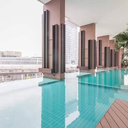 Appartamento Bangkok Downtown2Min Walk Tobts Ban Khlong Samrong Esterno foto