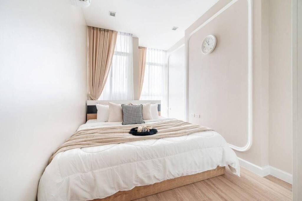 Appartamento Bangkok Downtown2Min Walk Tobts Ban Khlong Samrong Esterno foto
