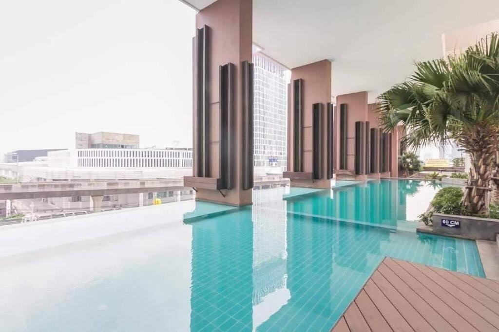 Appartamento Bangkok Downtown2Min Walk Tobts Ban Khlong Samrong Esterno foto